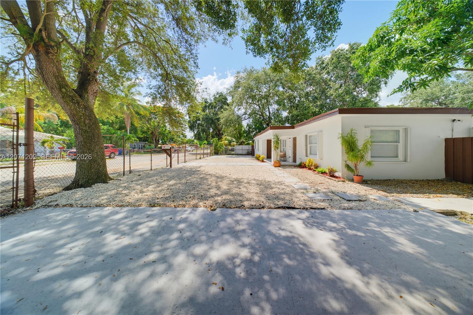 2101 NW 93rd Ter — Photo 4