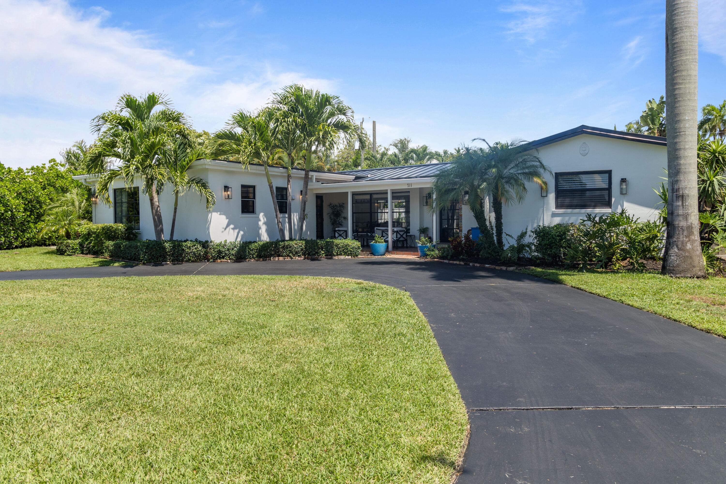 711 SW 27th Way, Boynton Beach FL 33435