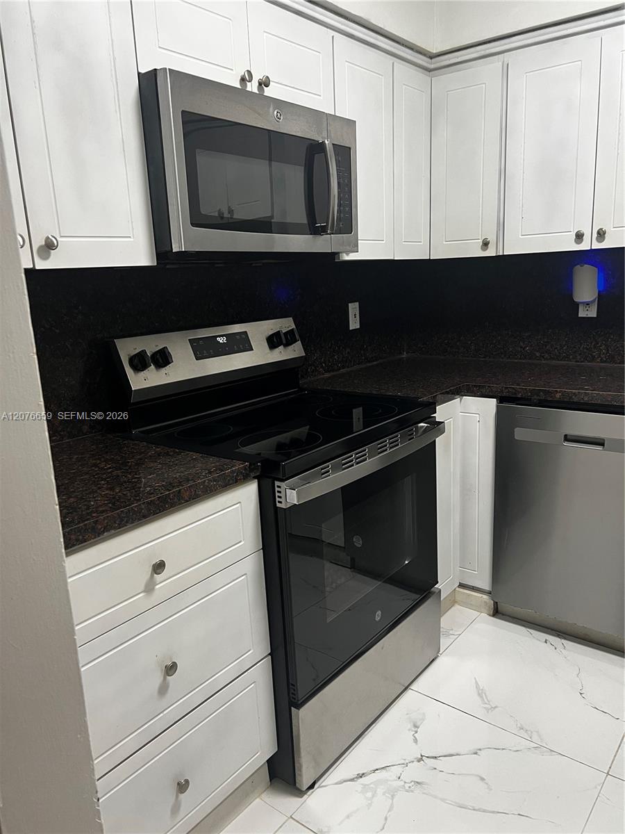 7441 Wayne Ave # 8I — Photo 2