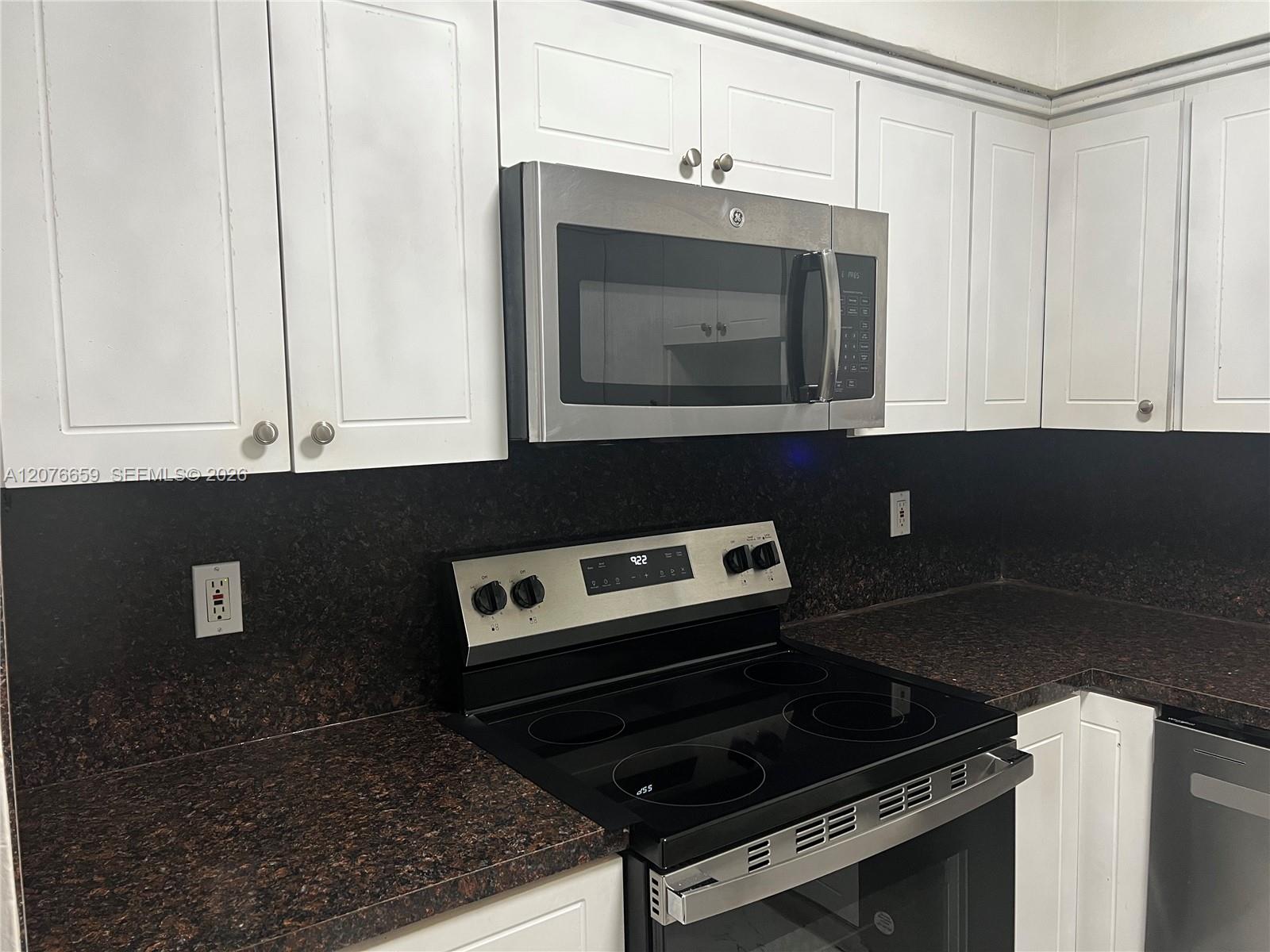 7441 Wayne Ave # 8I — Photo 3