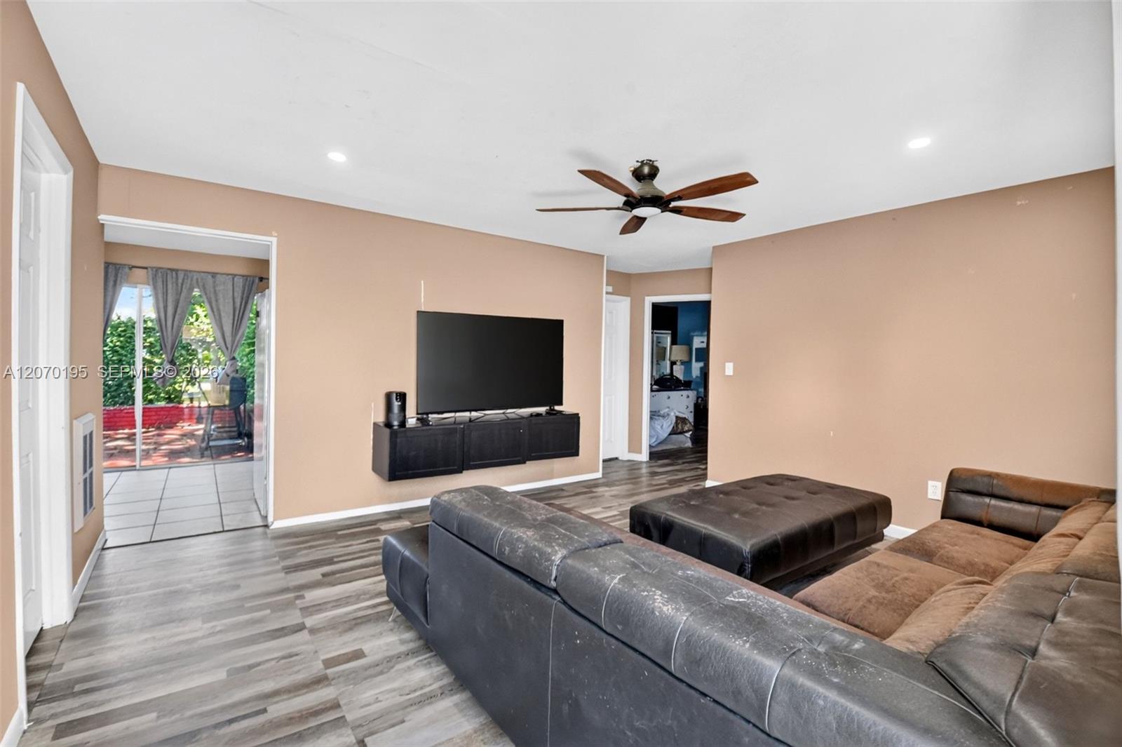 1572 Woodland Ave — Photo 4