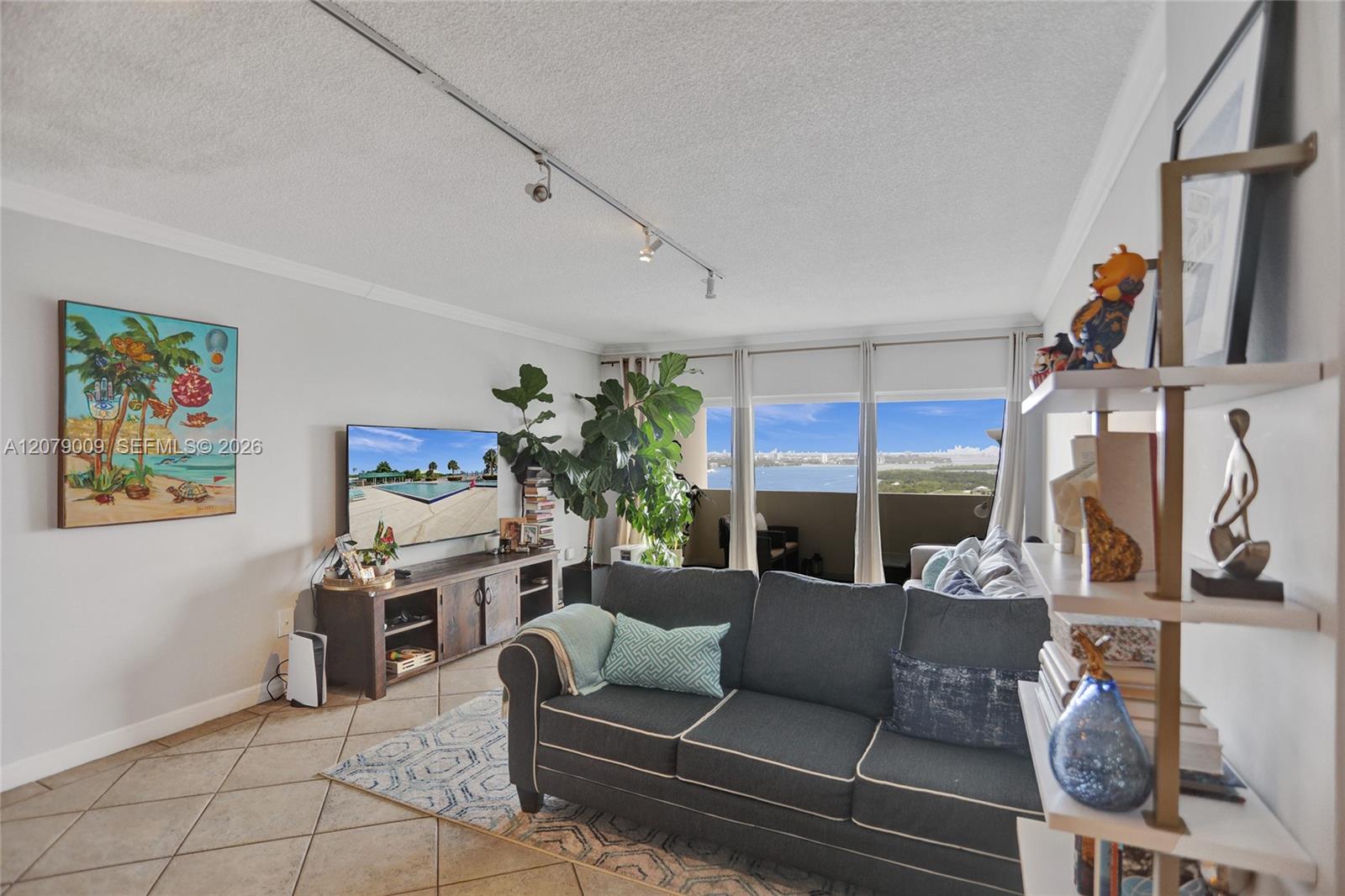 300 Bayview Dr # PH10 — Photo 2