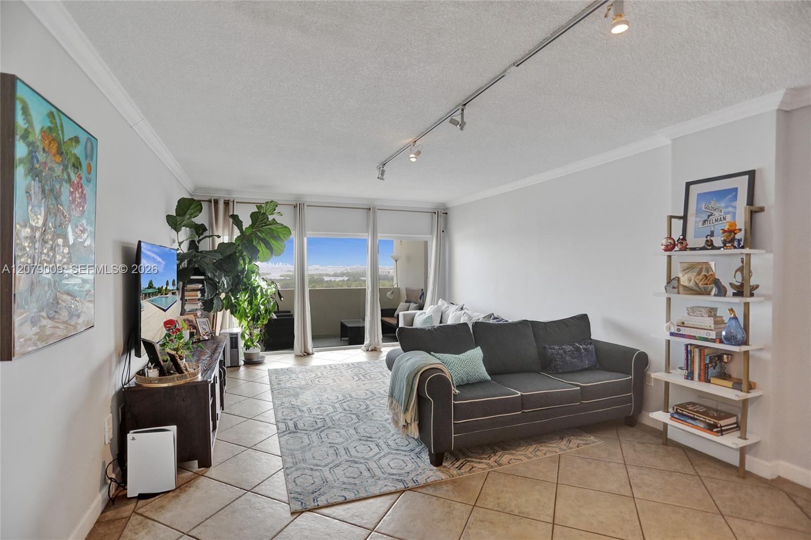 300 Bayview Dr # PH10 — Photo 3