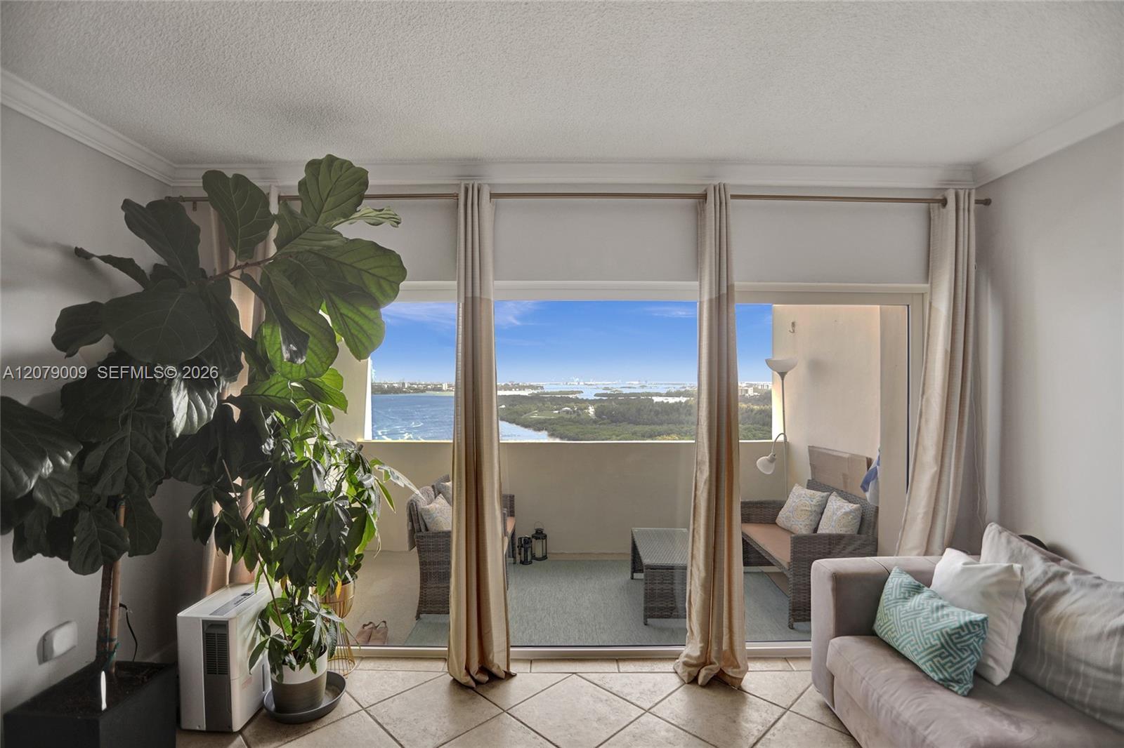 300 Bayview Dr # PH10 — Photo 4