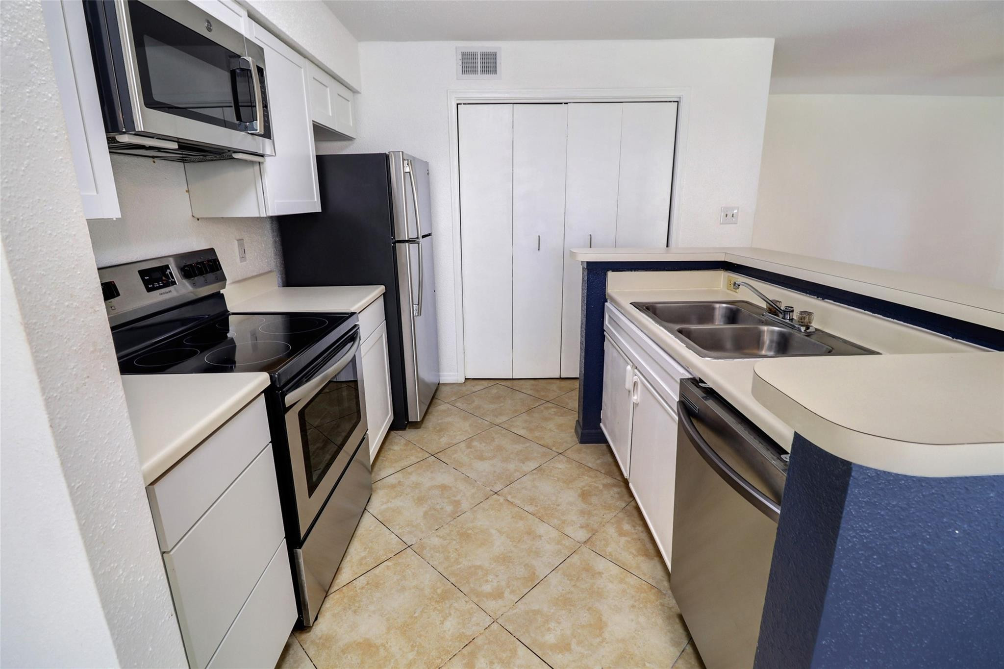 777 Riverside Drive # 1516 — Photo 3