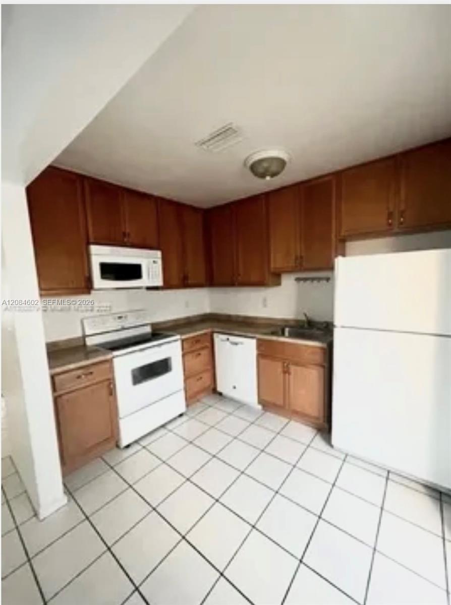5219 SW 43rd Ter # 2 — Photo 2