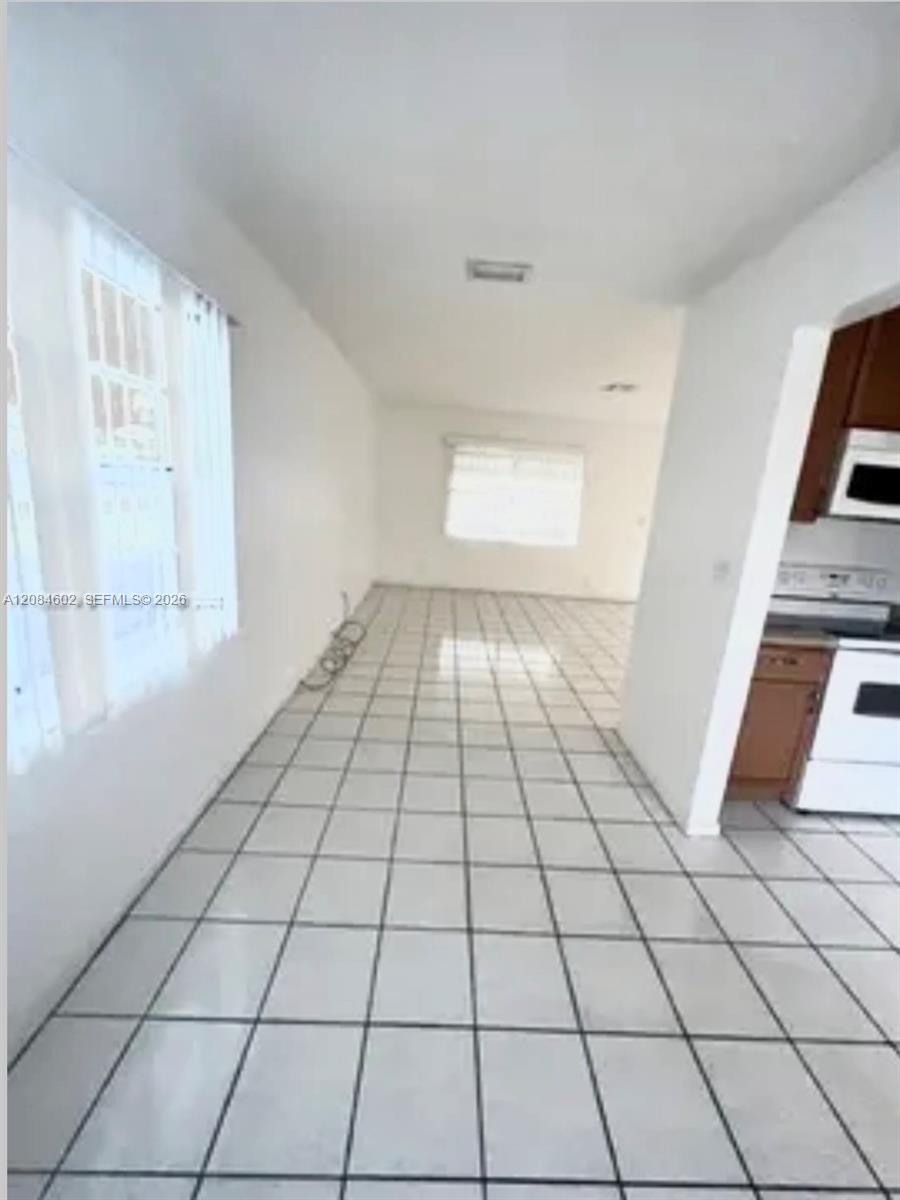 5219 SW 43rd Ter # 2 — Photo 4