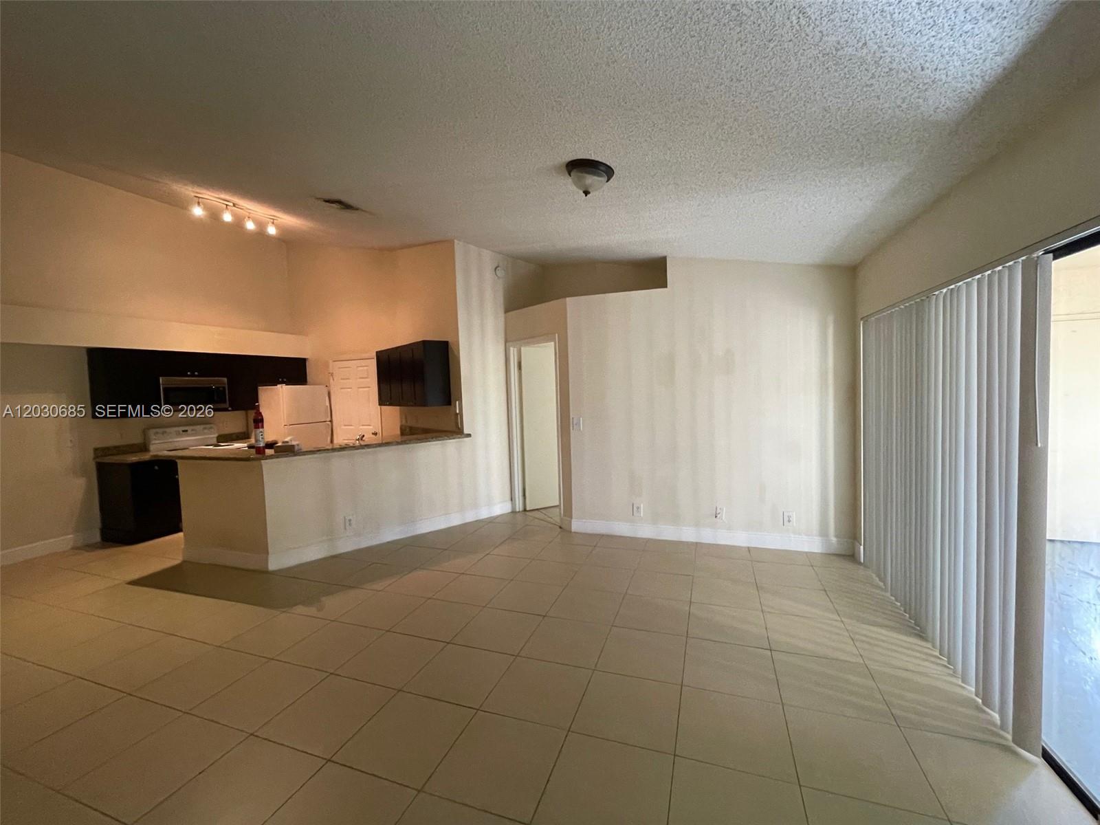 9999 Summerbreeze Dr # 915, Sunrise FL 33322