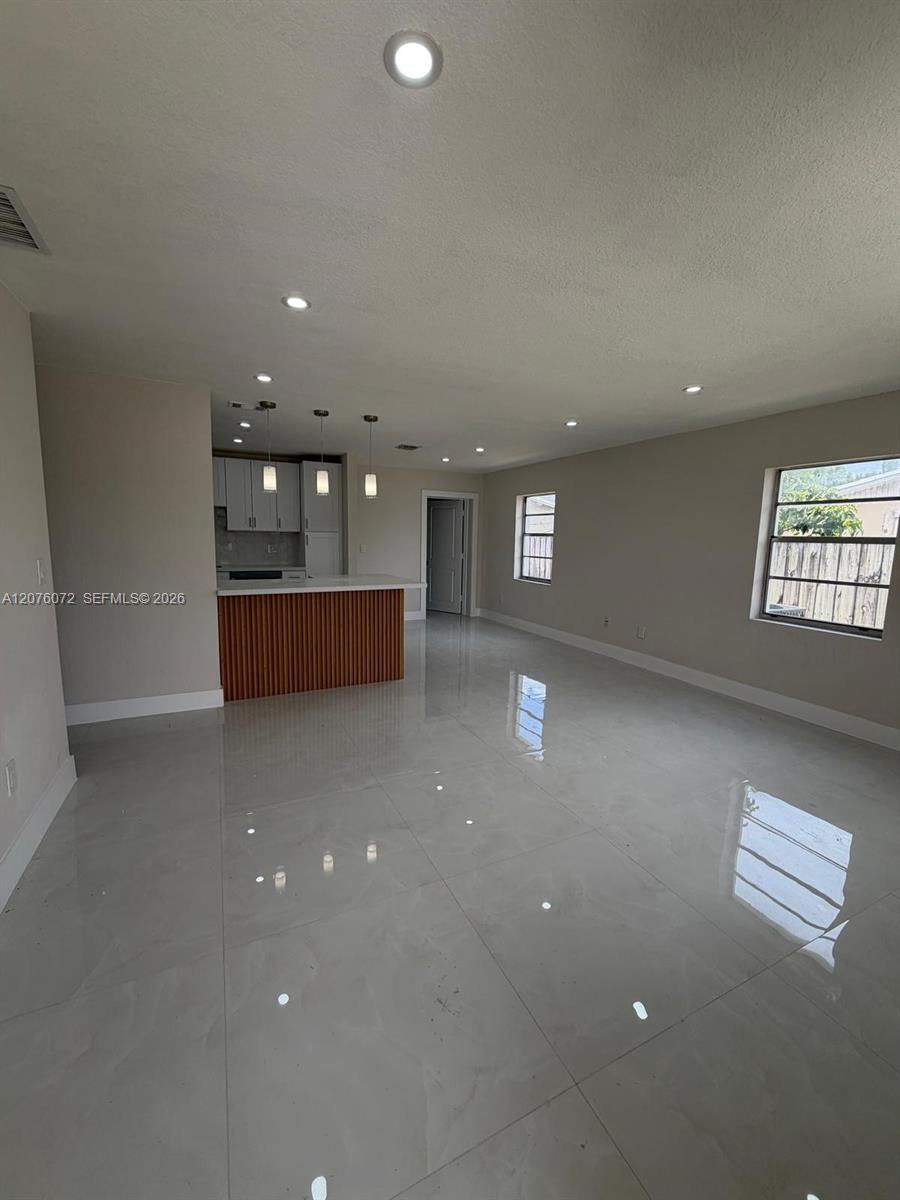 15400 SW 305th St — Photo 2