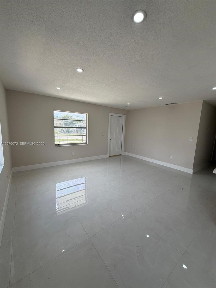 15400 SW 305th St — Photo 3