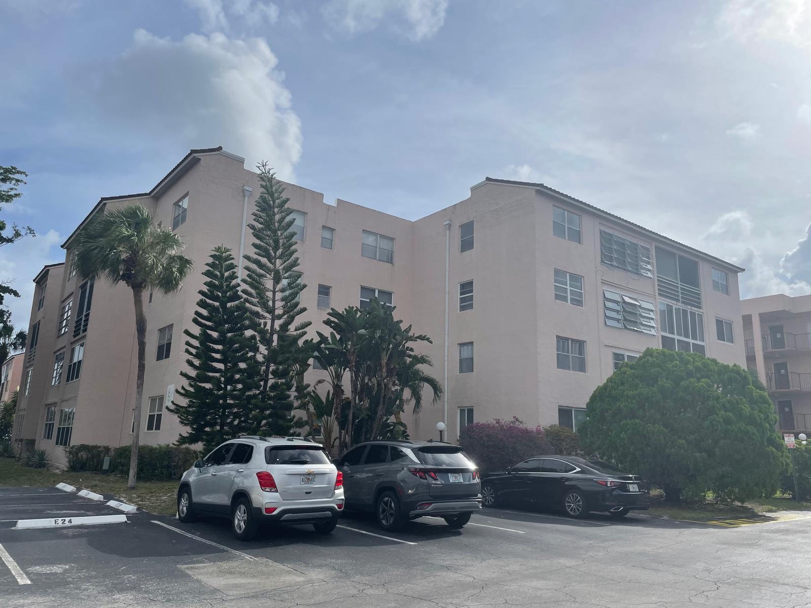 2851 SOMERSET Drive # 111, Lauderdale Lakes FL 33311