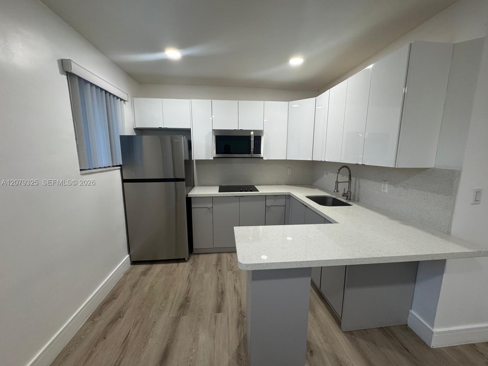 1943 NW 2nd ct # 3 — Photo 3