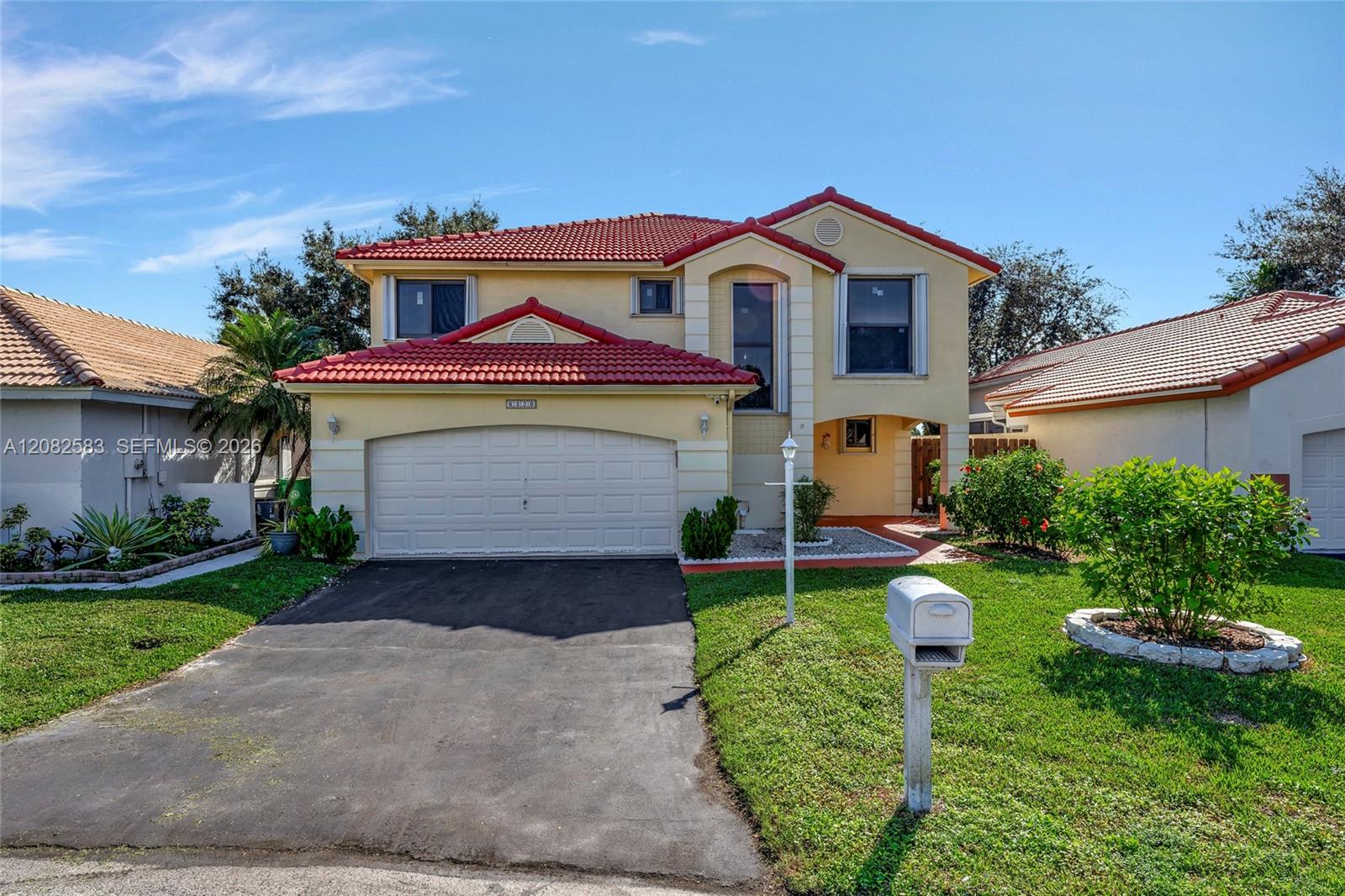 6320 Plymouth Ln — Photo 3