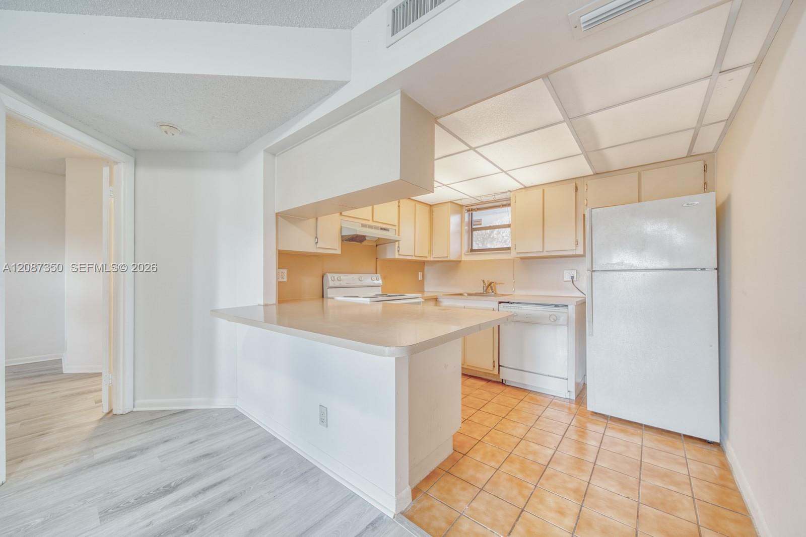 8290 Lake Dr # 236, Doral FL 33166