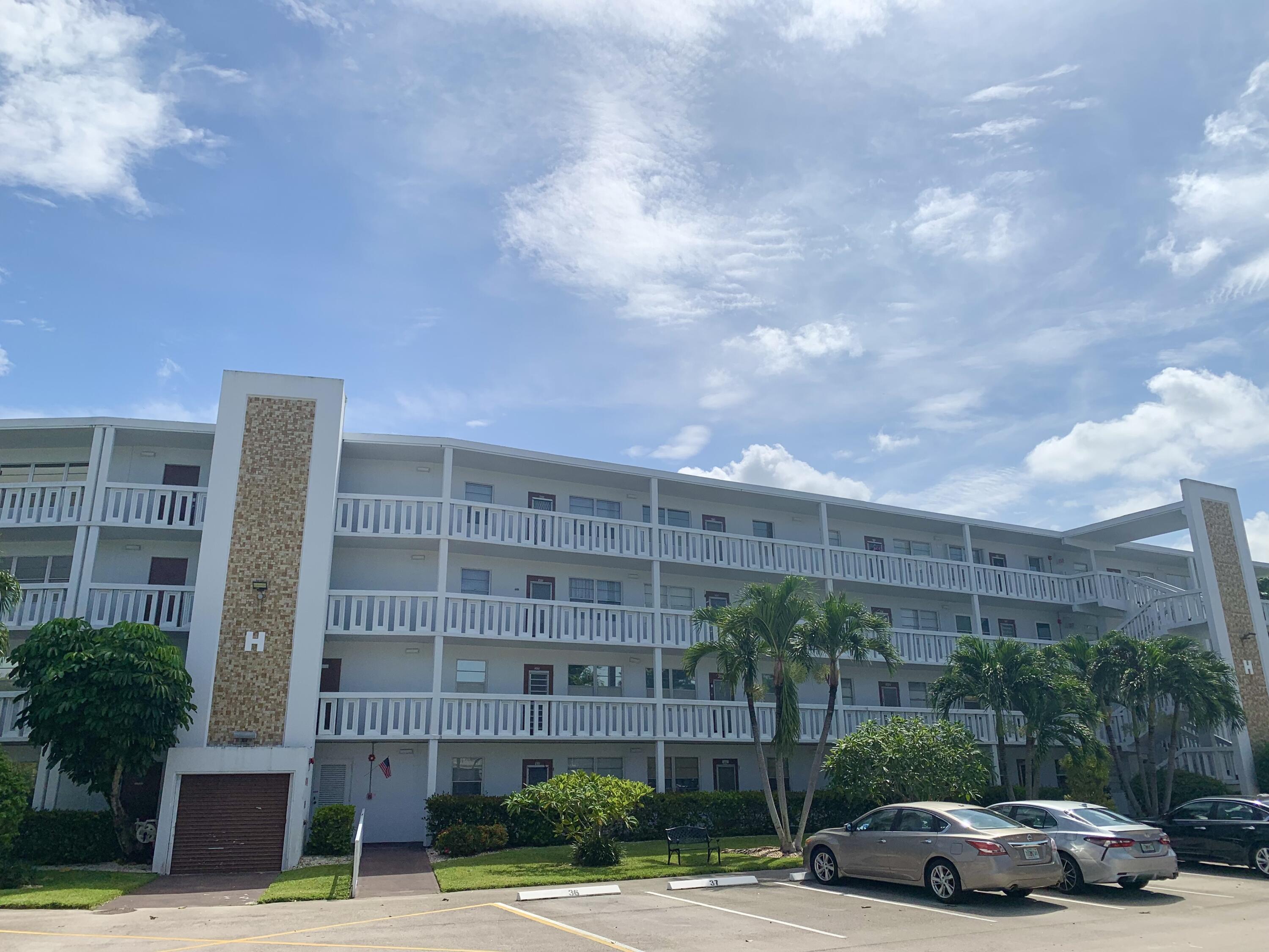 1040 NEWPORT H # 1040 — Photo 4