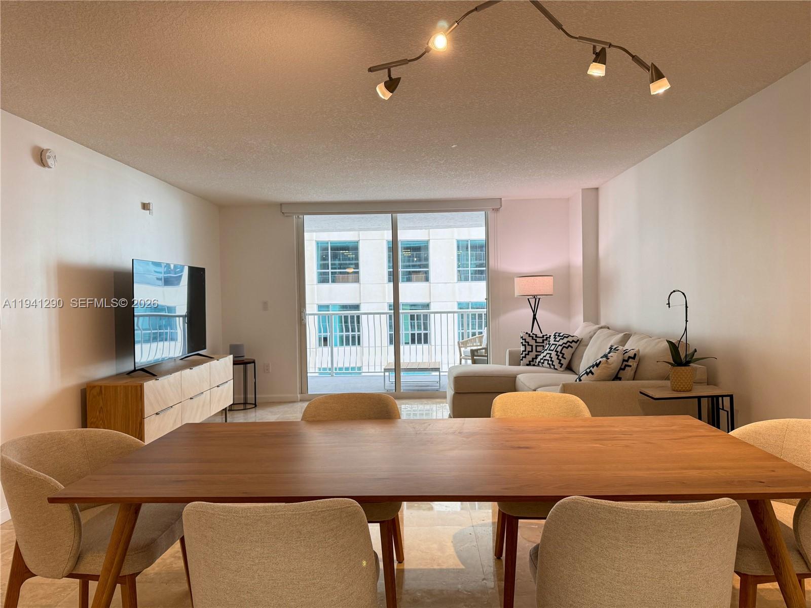 1200 Brickell Bay Dr # 1708, Miami FL 33131