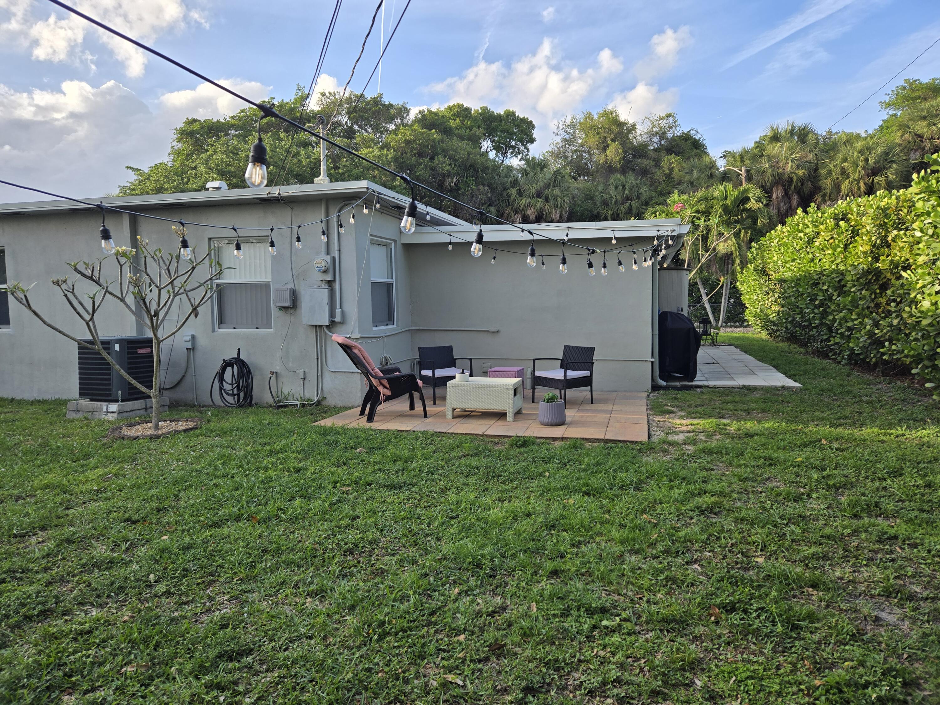 1110 SW 28th Street — Photo 3