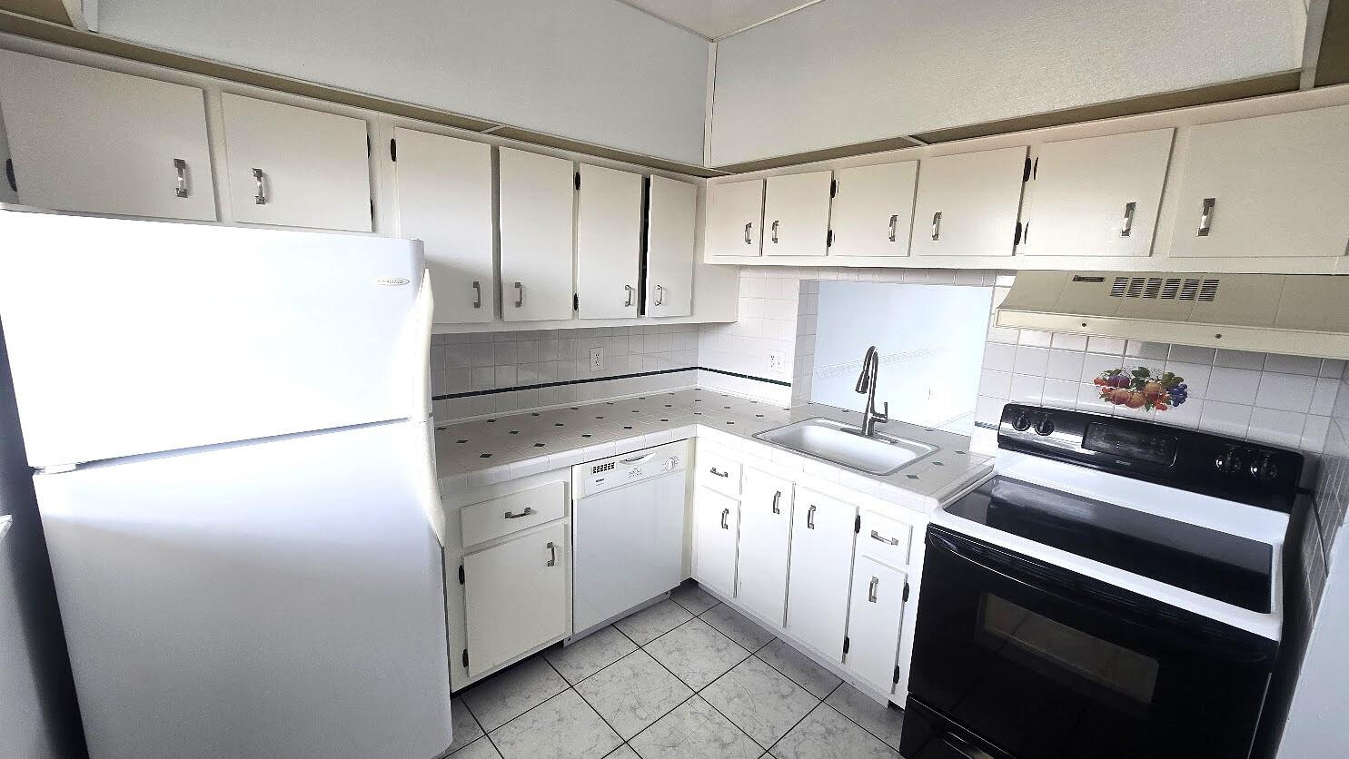 2800 NW 56th Avenue # G406, Lauderhill FL 33313