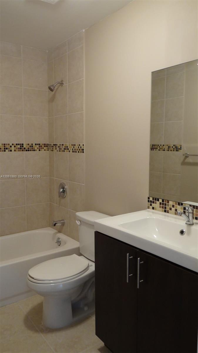 1469 SW 5th St # 1 — Photo 3