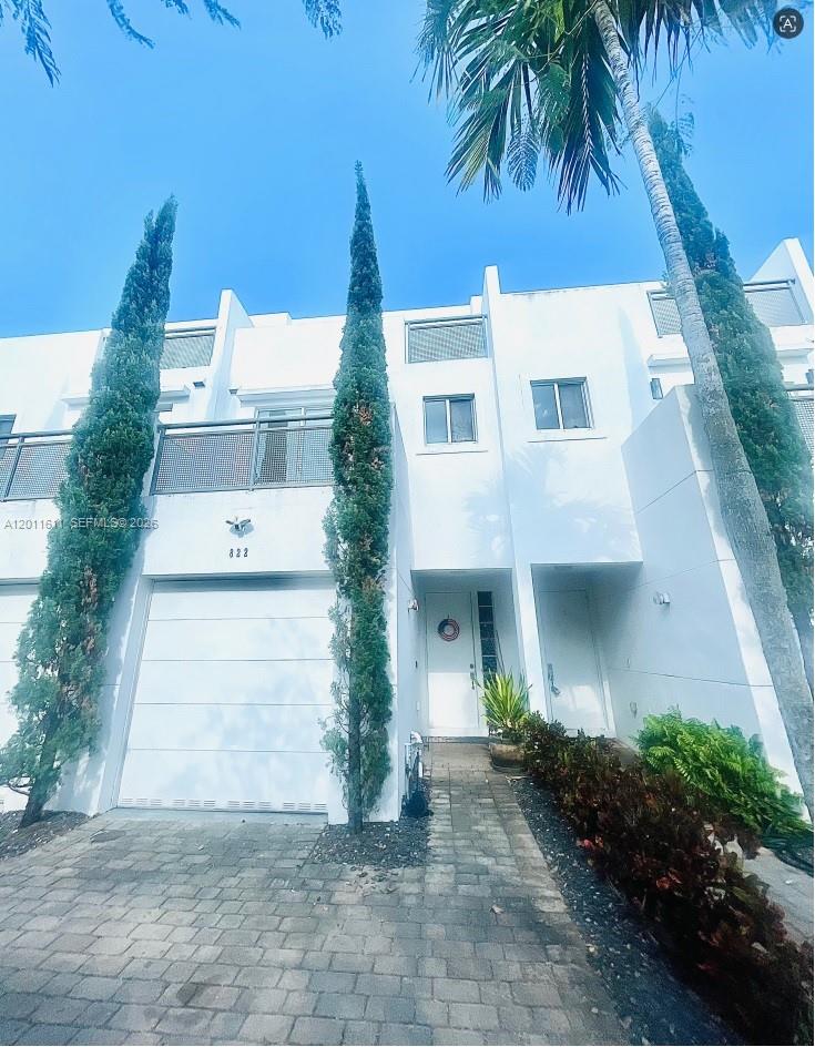 822 NE 19th Ave, Fort Lauderdale FL 33304