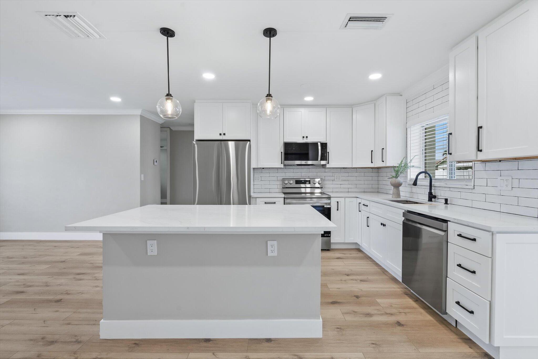 2775 NE 5TH Avenue — Photo 4