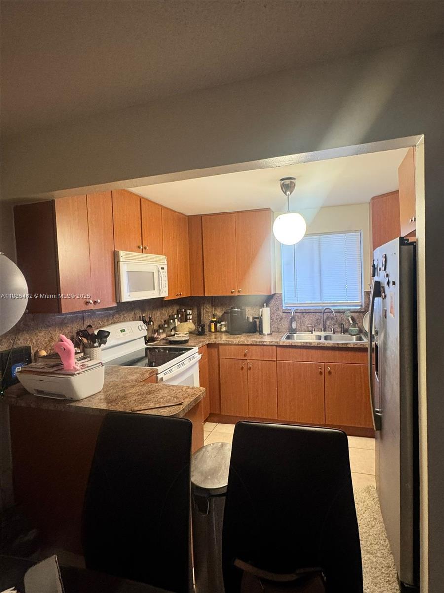 6900 SW 39th St # 106J, Davie FL 33314