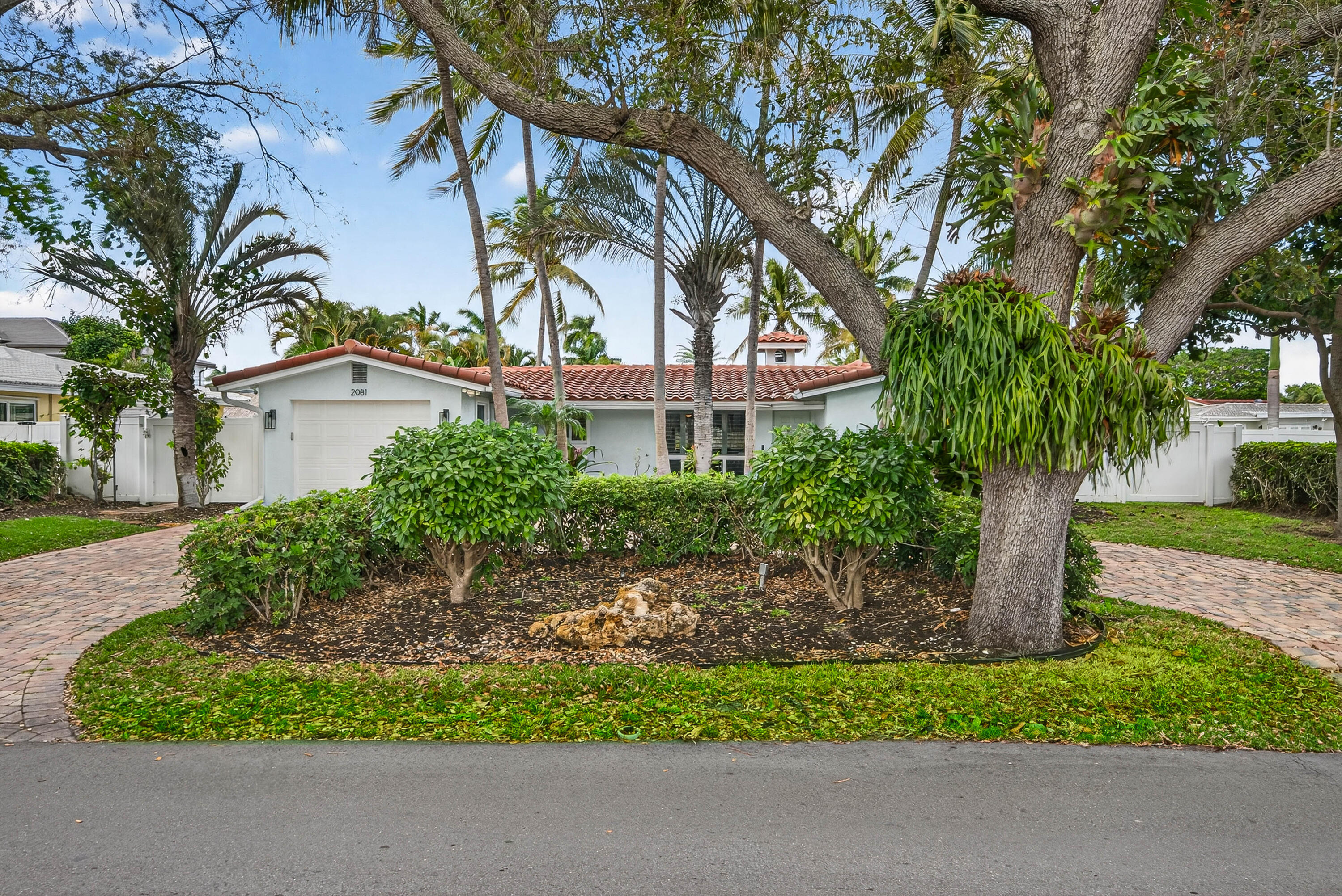 2081 NE 25th Street, Lighthouse Point FL 33064