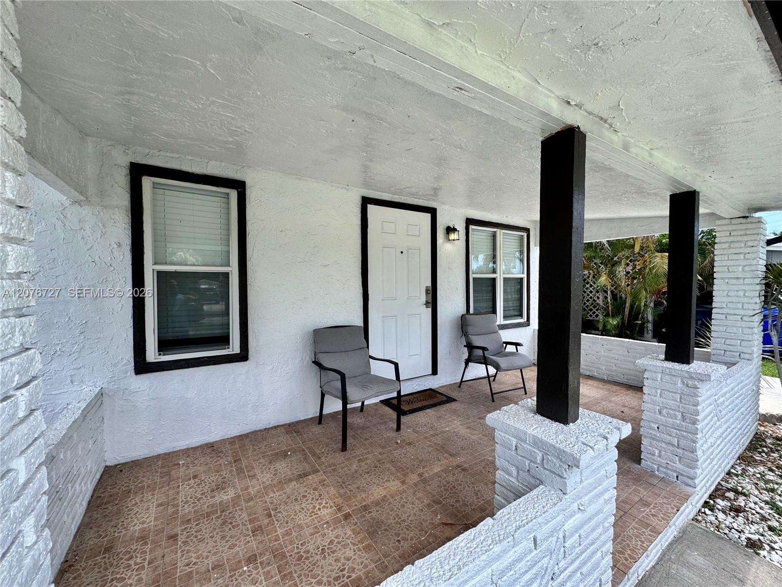 719 Glenn Pkwy — Photo 2