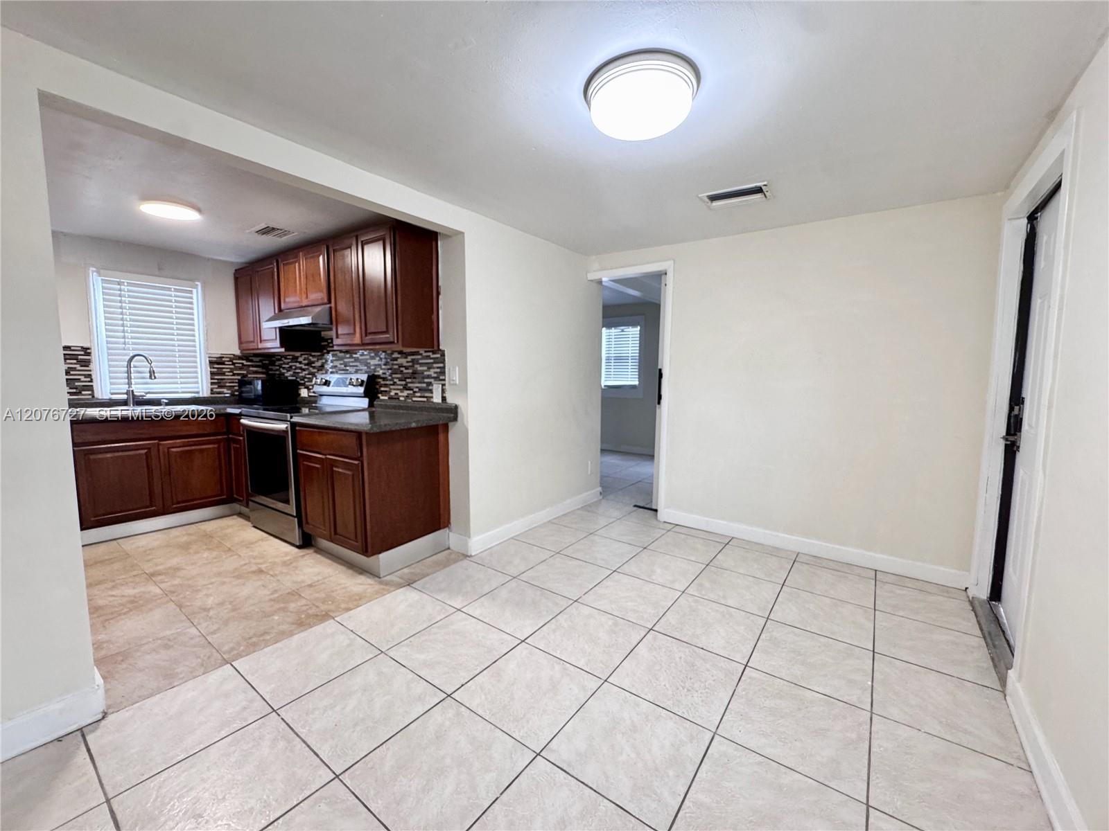719 Glenn Pkwy — Photo 4