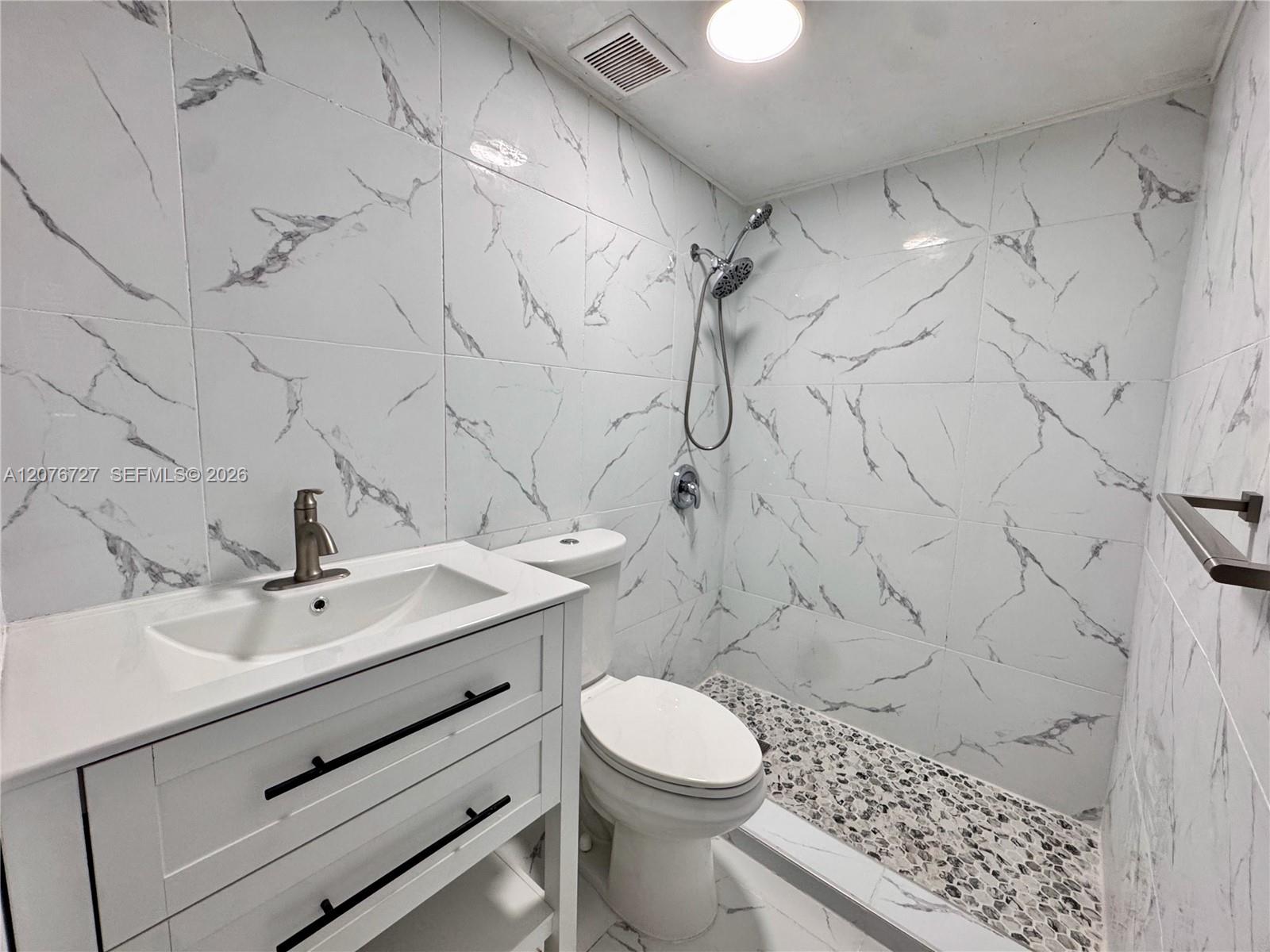 719 Glenn Pkwy — Photo 5