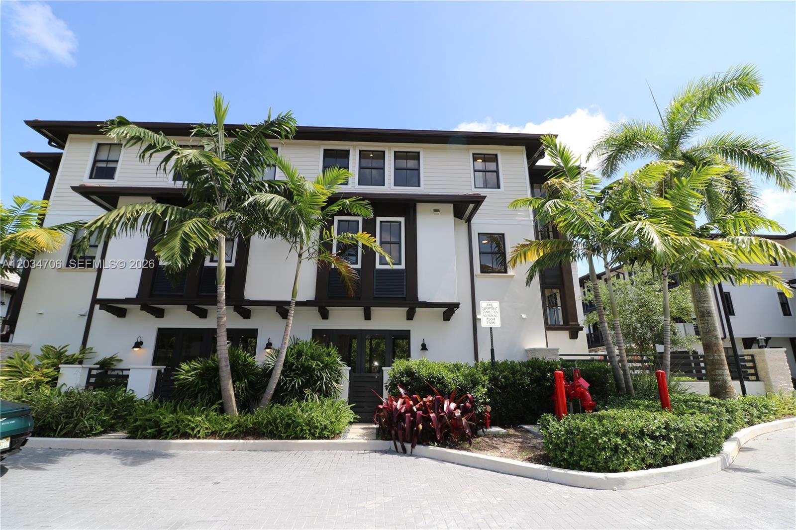 7504 SW 100th St, Pinecrest FL 33156