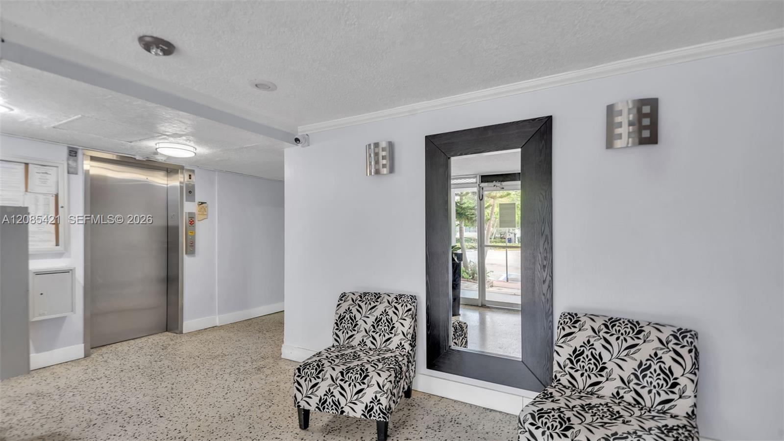 8001 Crespi Blvd # 4B — Photo 2