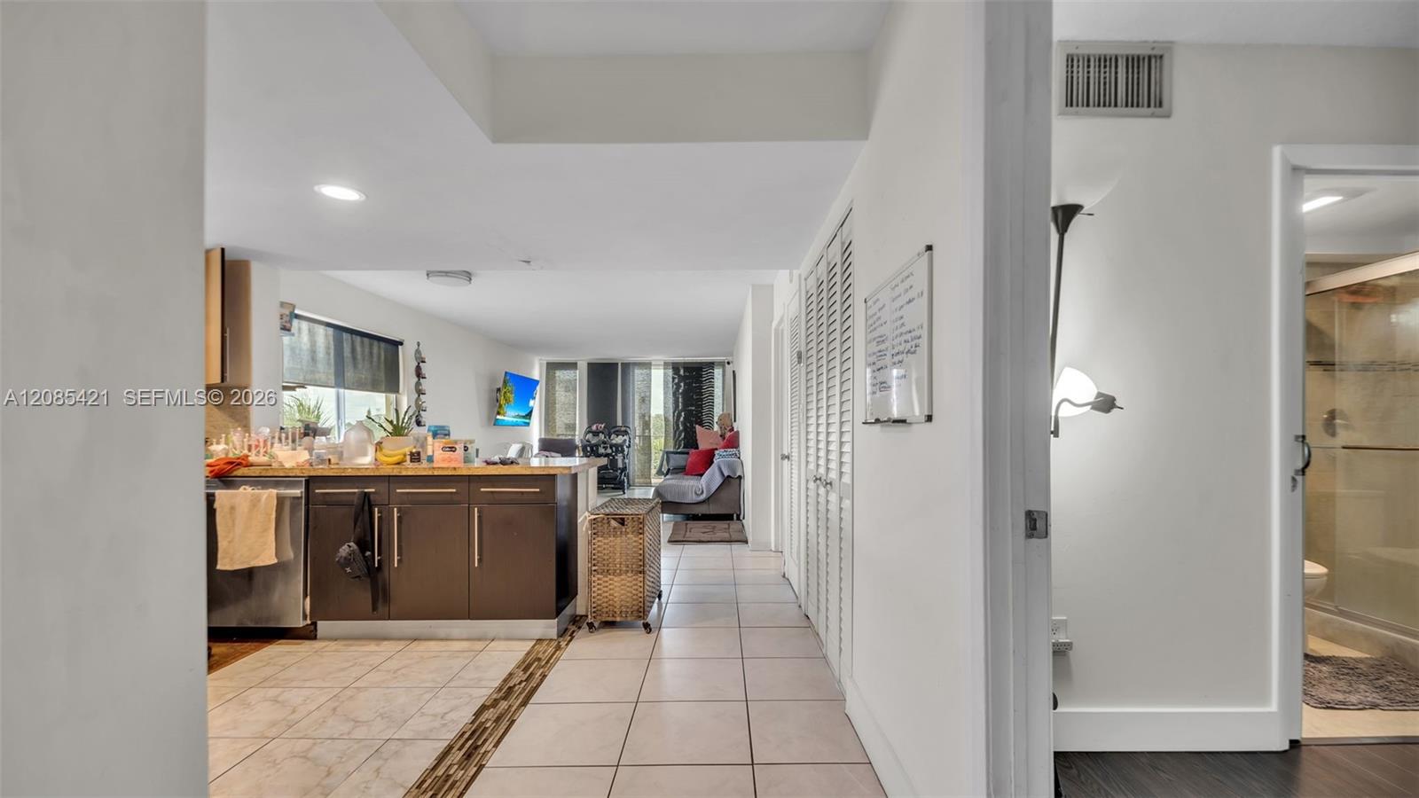 8001 Crespi Blvd # 4B — Photo 5