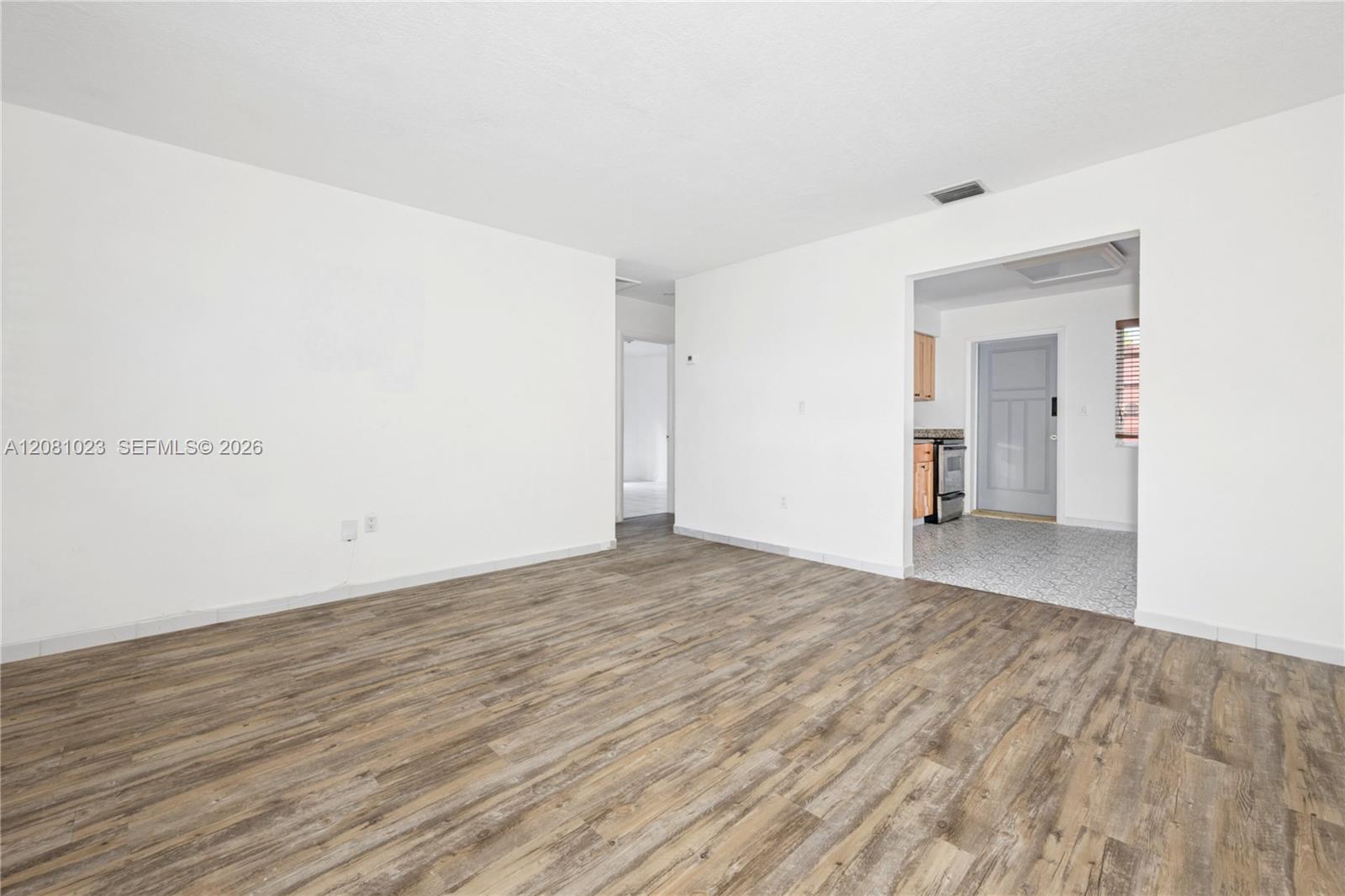 2928 Louise St # 30 — Photo 3
