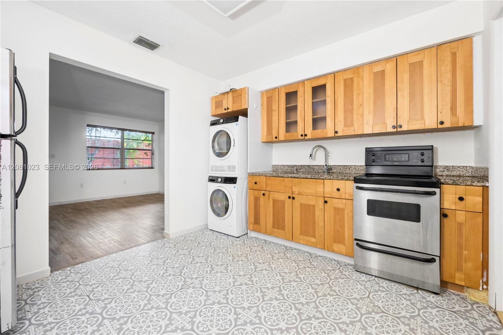 2928 Louise St # 30 — Photo 4