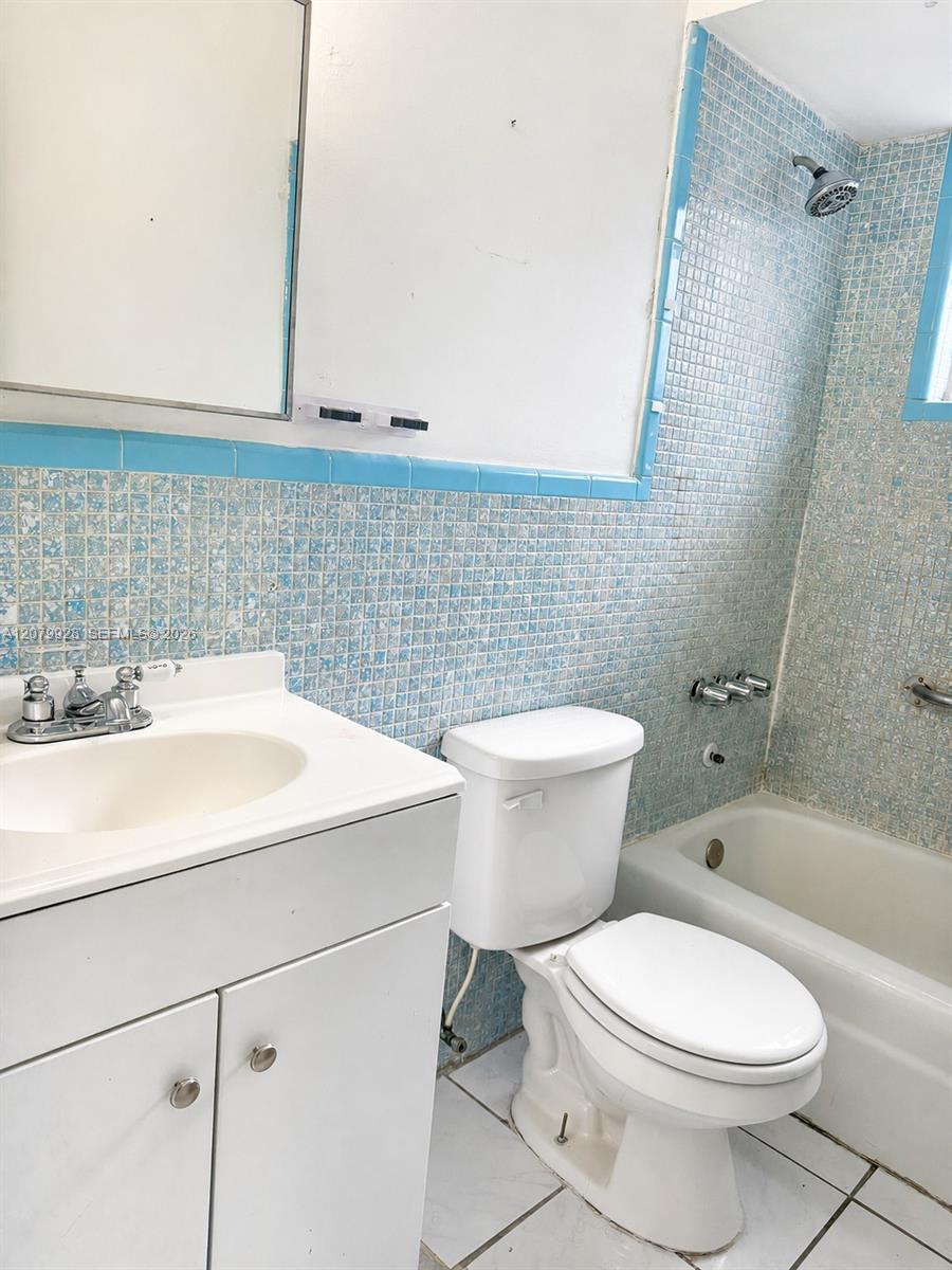 2700 SW 62nd Ave # 1 — Photo 2