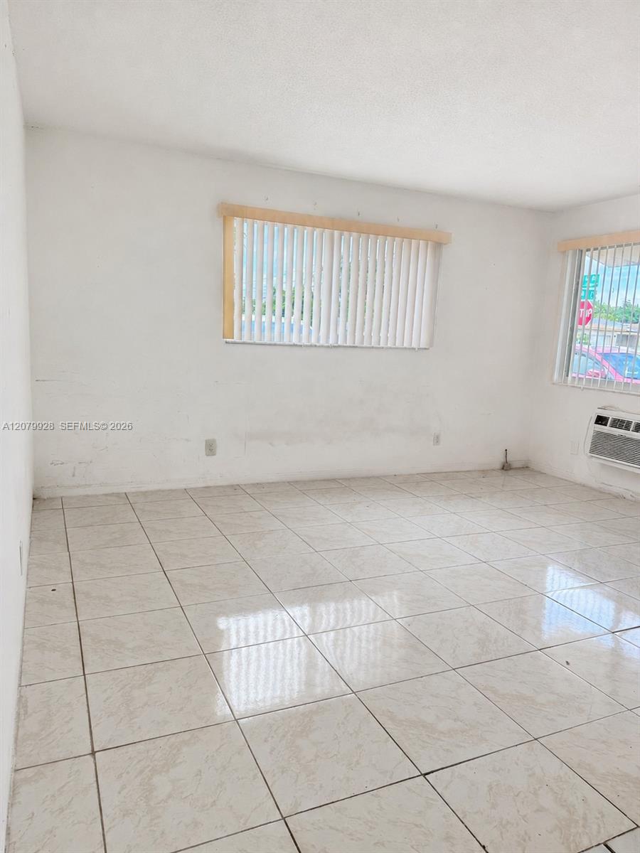 2700 SW 62nd Ave # 1 — Photo 3