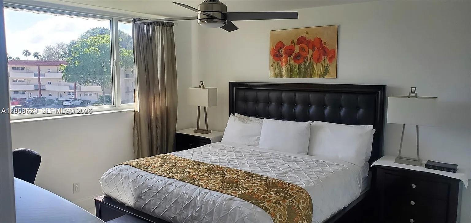 9720 S Hollybrook Lake Dr # 303, Pembroke Pines FL 33025