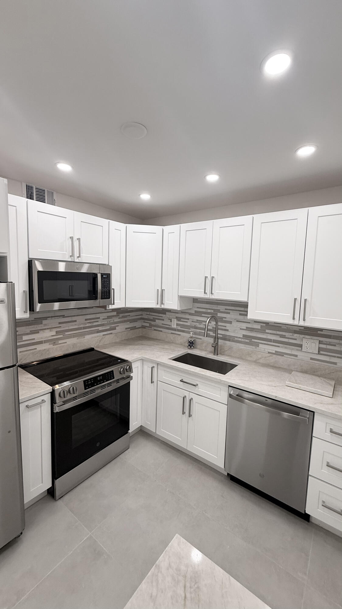 6505 Winfield Boulevard — Photo 3
