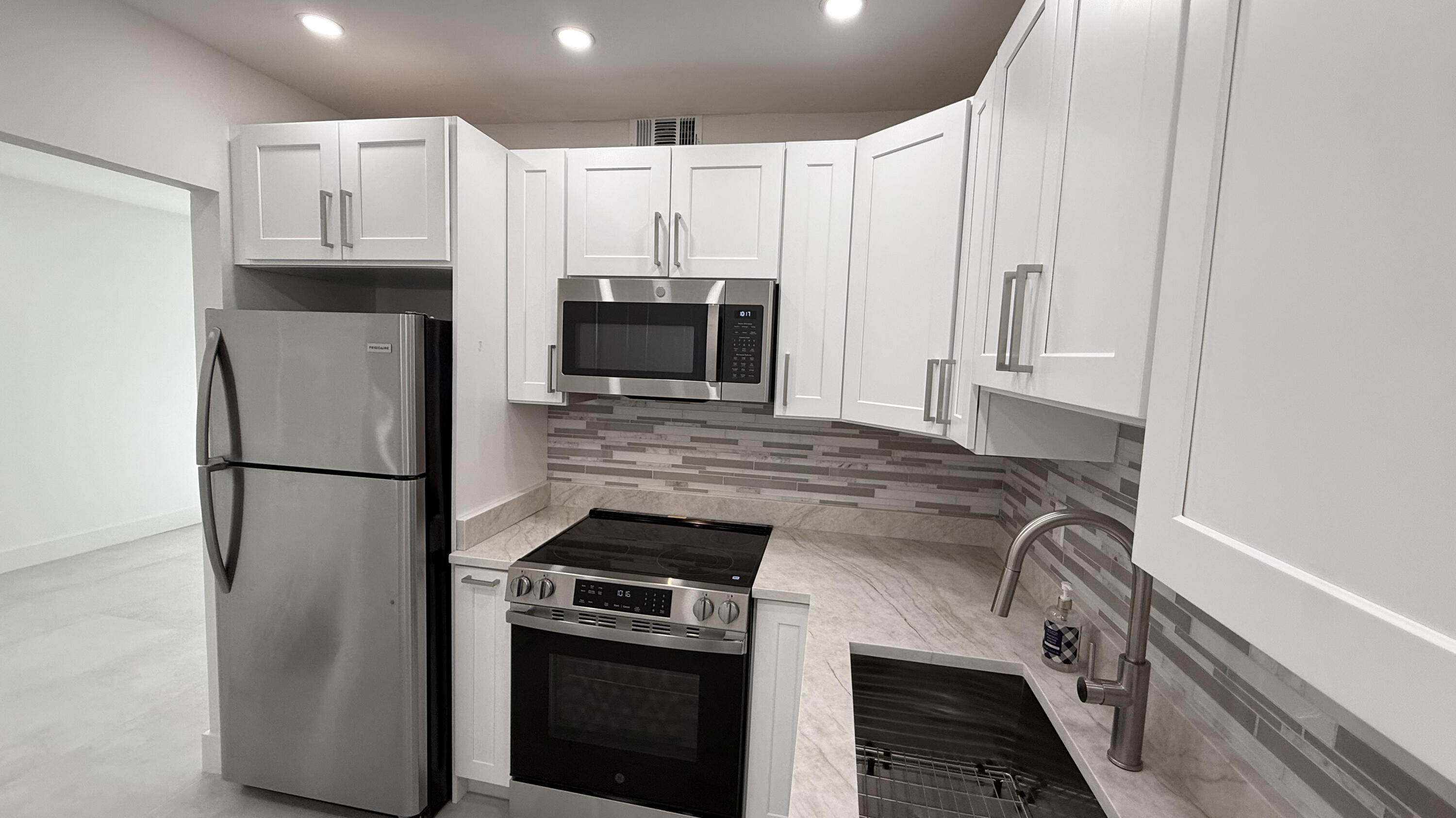 6505 Winfield Boulevard — Photo 2