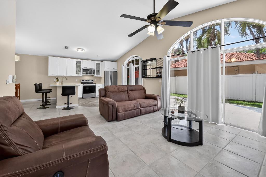 922 OPAL Terrace — Photo 3