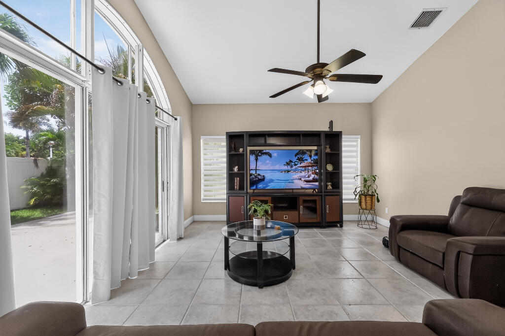 922 OPAL Terrace — Photo 5