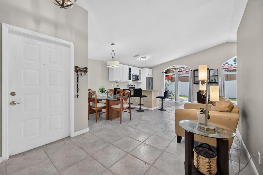 922 OPAL Terrace — Photo 2