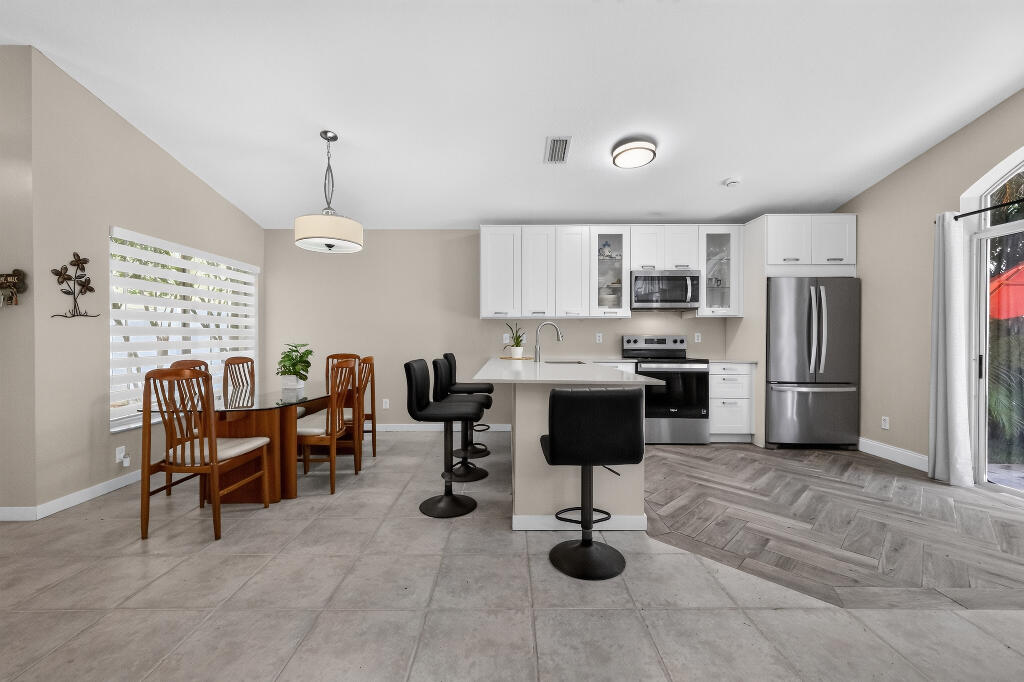922 OPAL Terrace — Photo 4