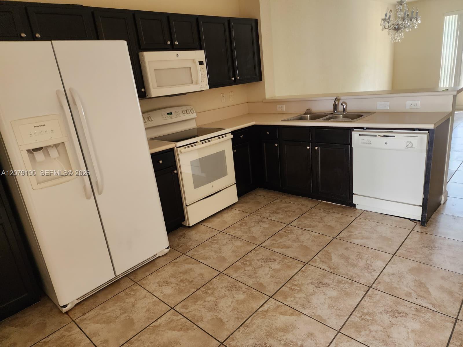 9224 SW 170th Pl — Photo 3
