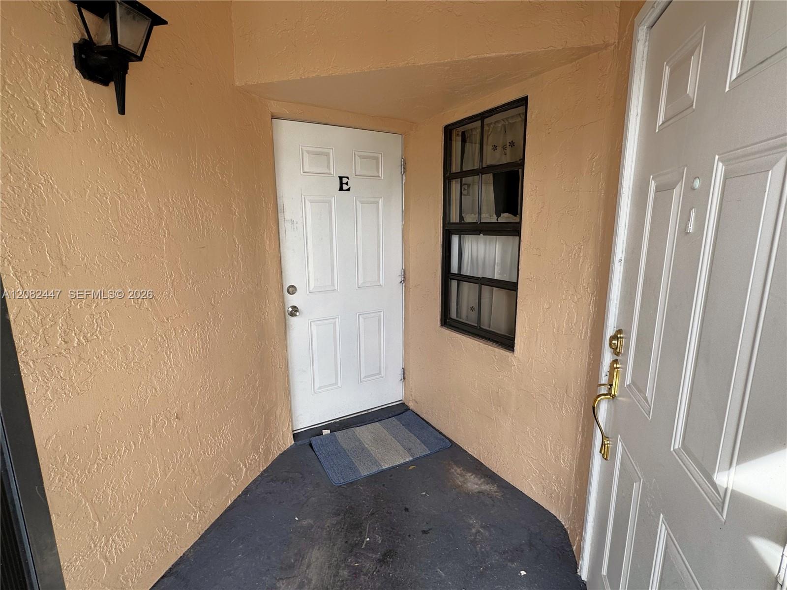 1190 Washington Cir # 1190E — Photo 2