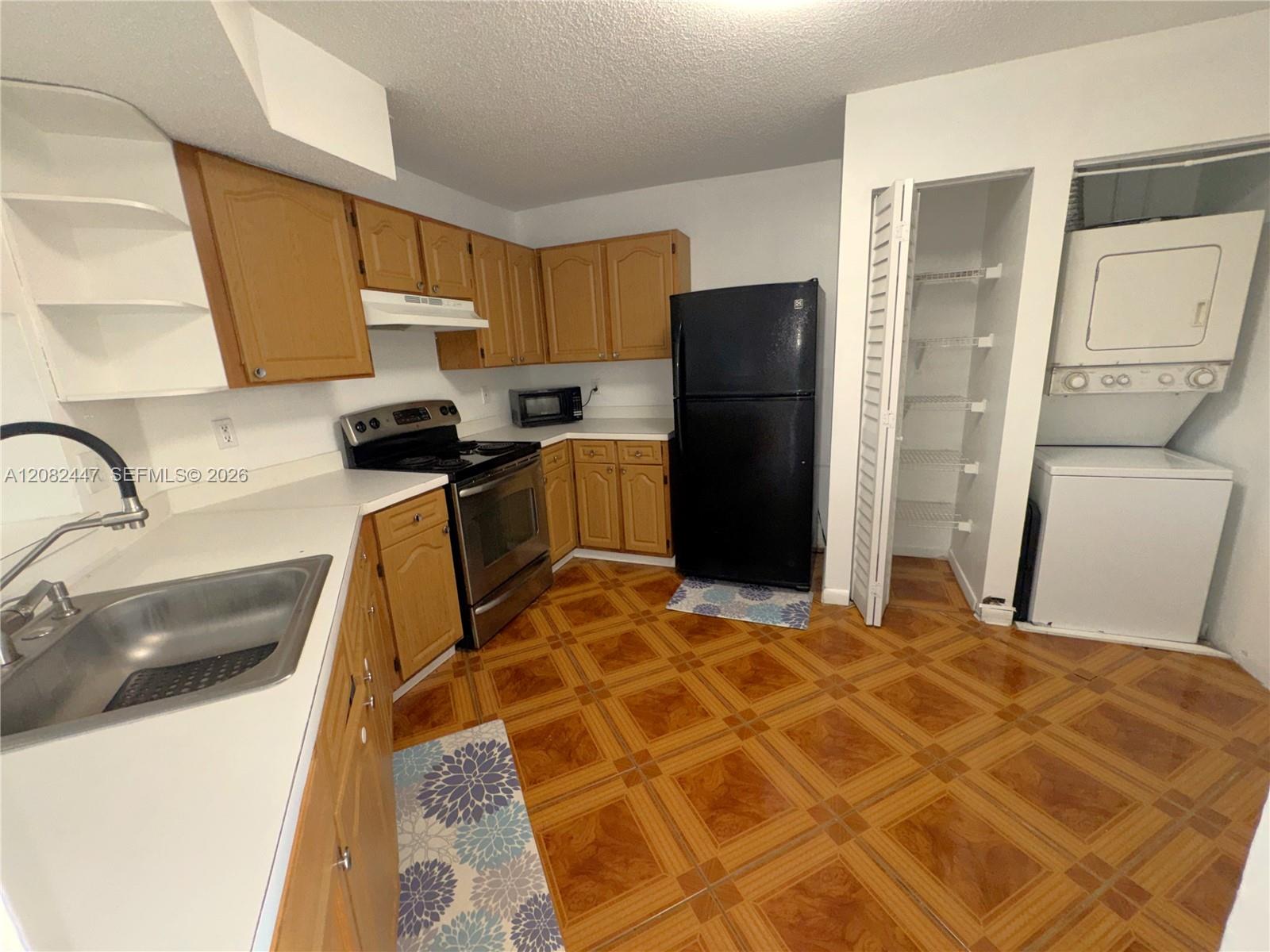 1190 Washington Cir # 1190E — Photo 4