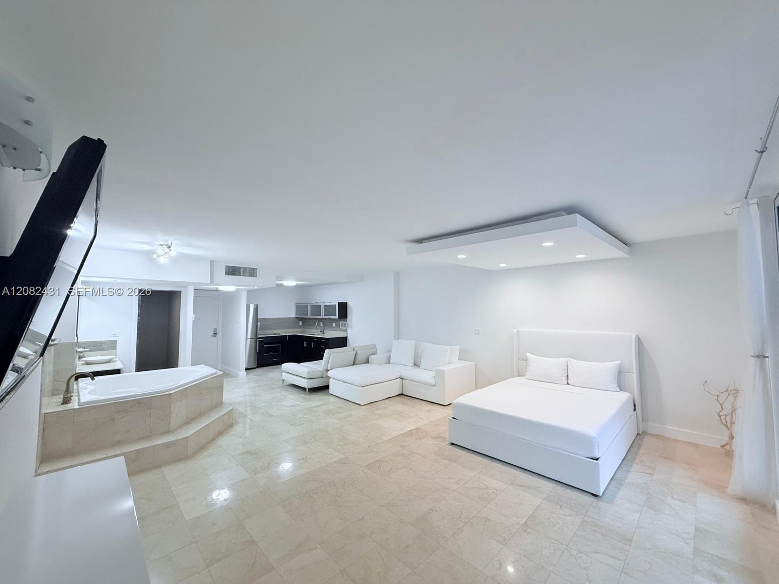 2301 Collins Ave # 621 — Photo 2
