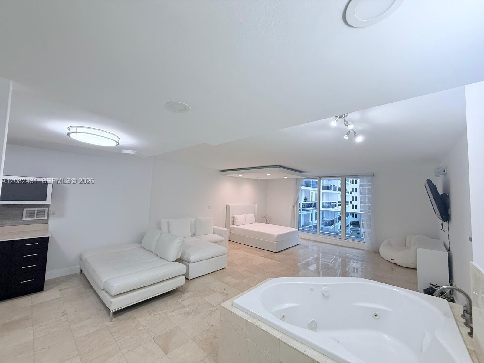 2301 Collins Ave # 621 — Photo 4