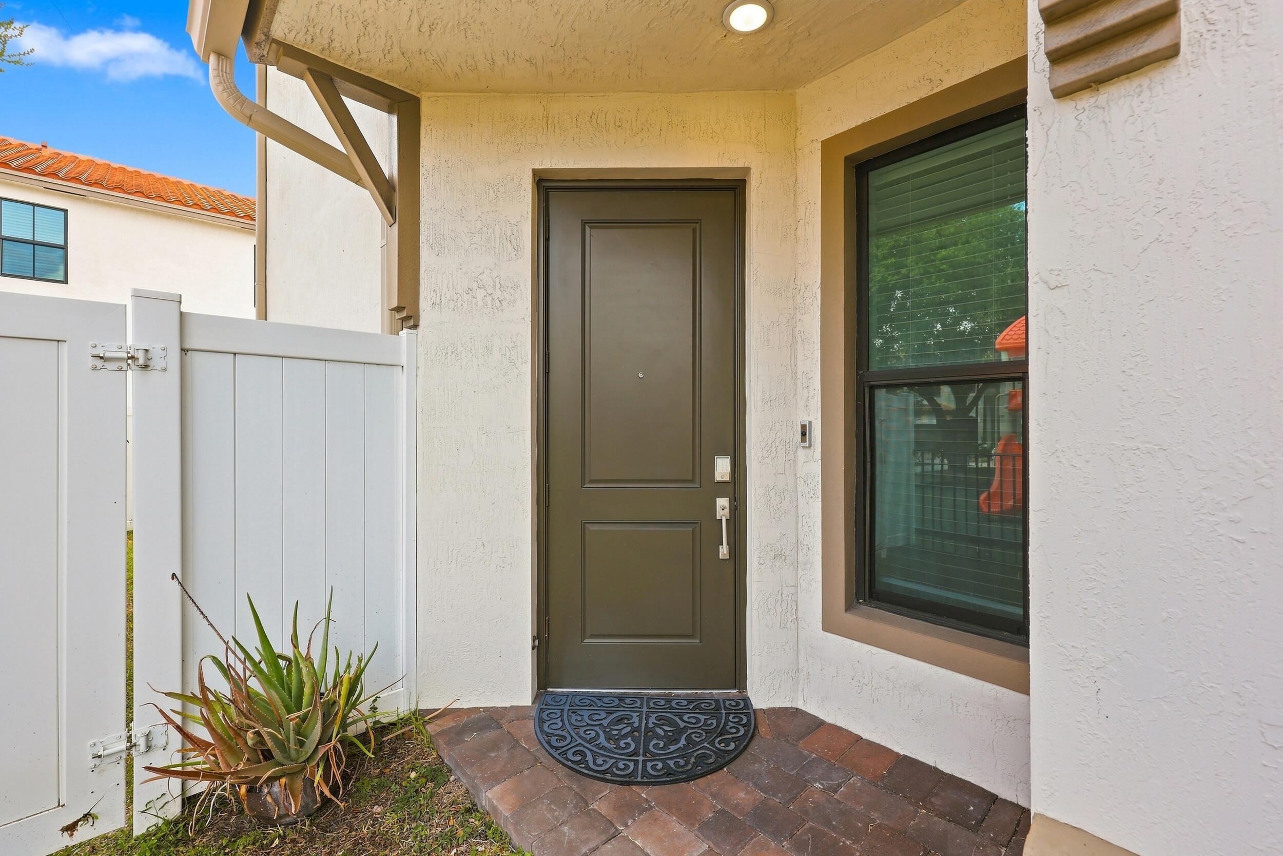 2011 Tamarind Drive — Photo 3
